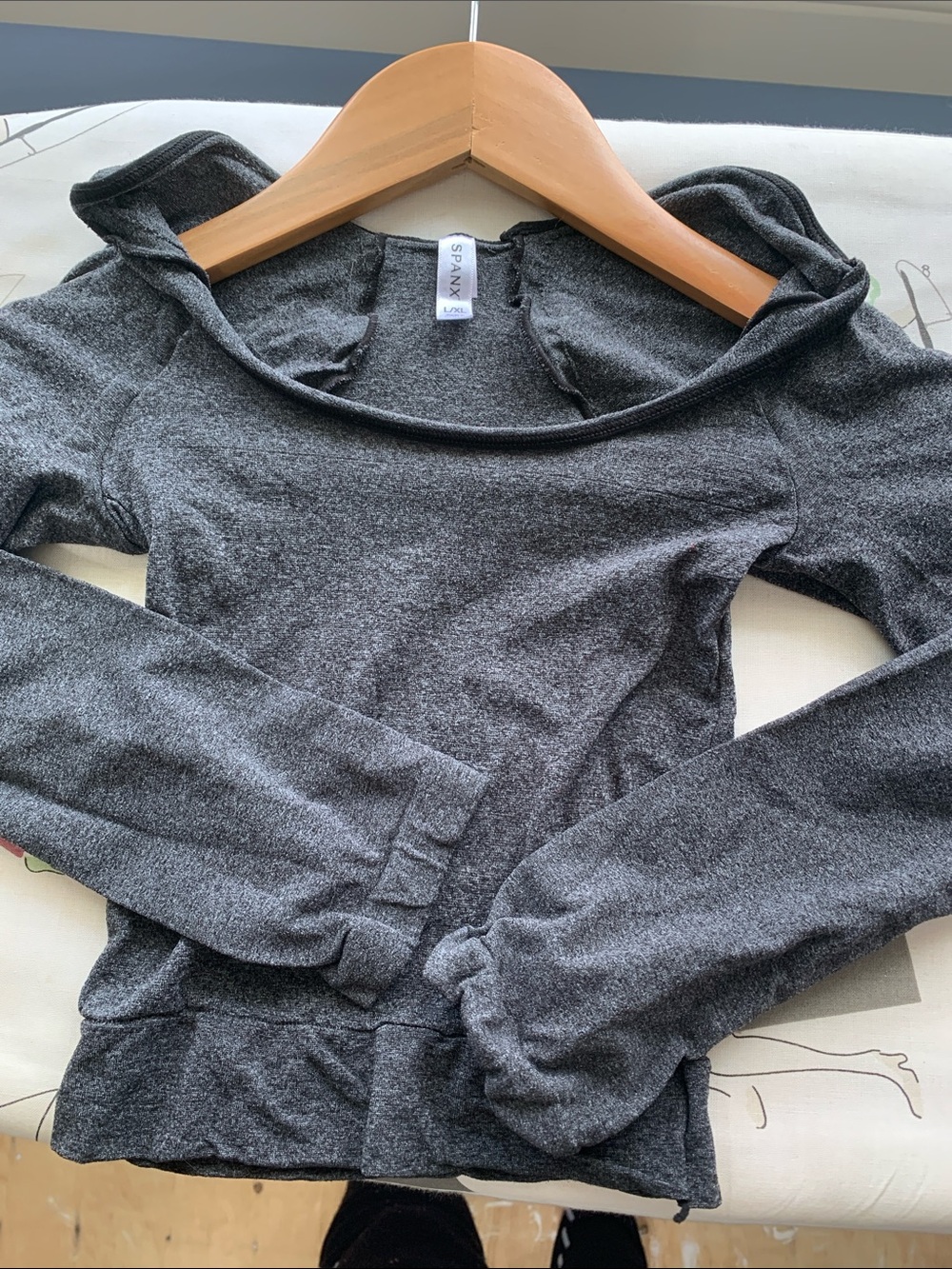 ✨4 for $20✨ 
SPANX Charcoal Gray Long Sleeve Scoop-Neck Top